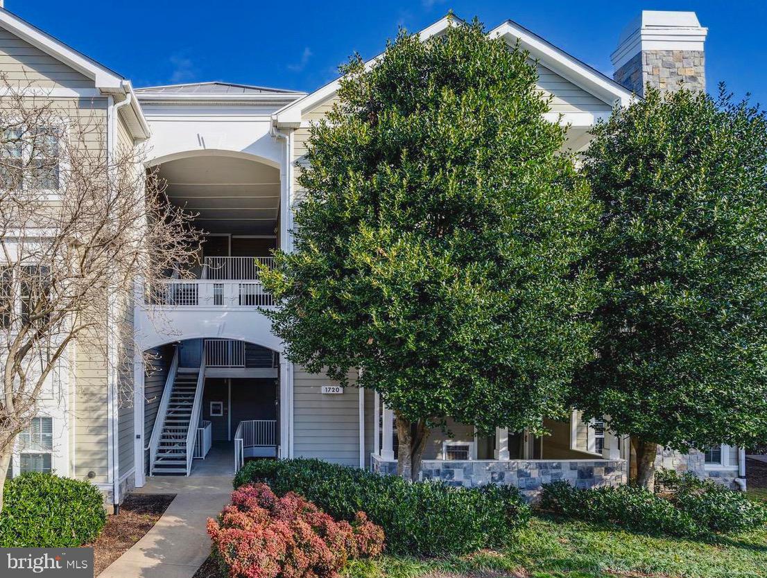 1720 Lake Shore Crest Dr #35 Property Photo 2