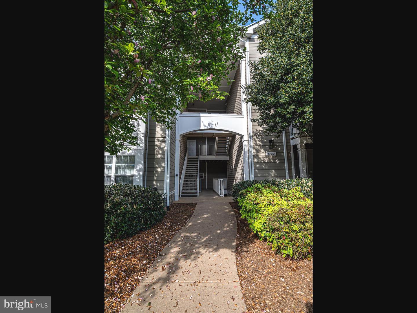 1720 Lake Shore Crest Dr #35 Property Photo 4