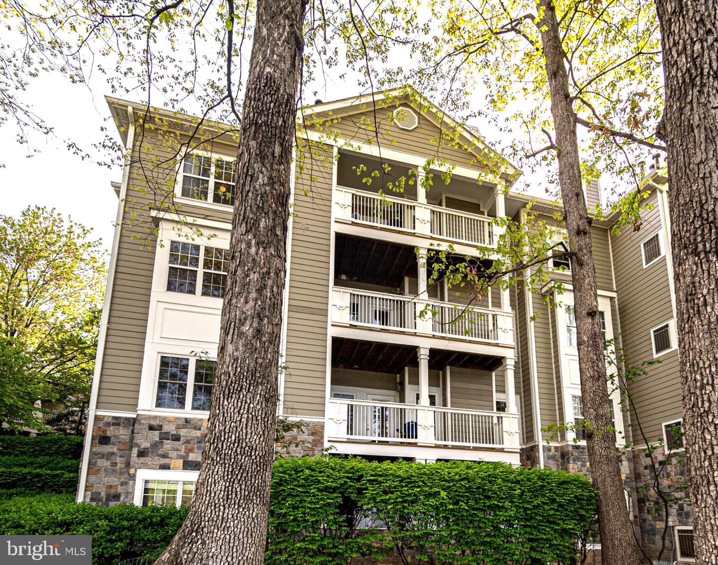1720 Lake Shore Crest Dr #35 Property Photo 40
