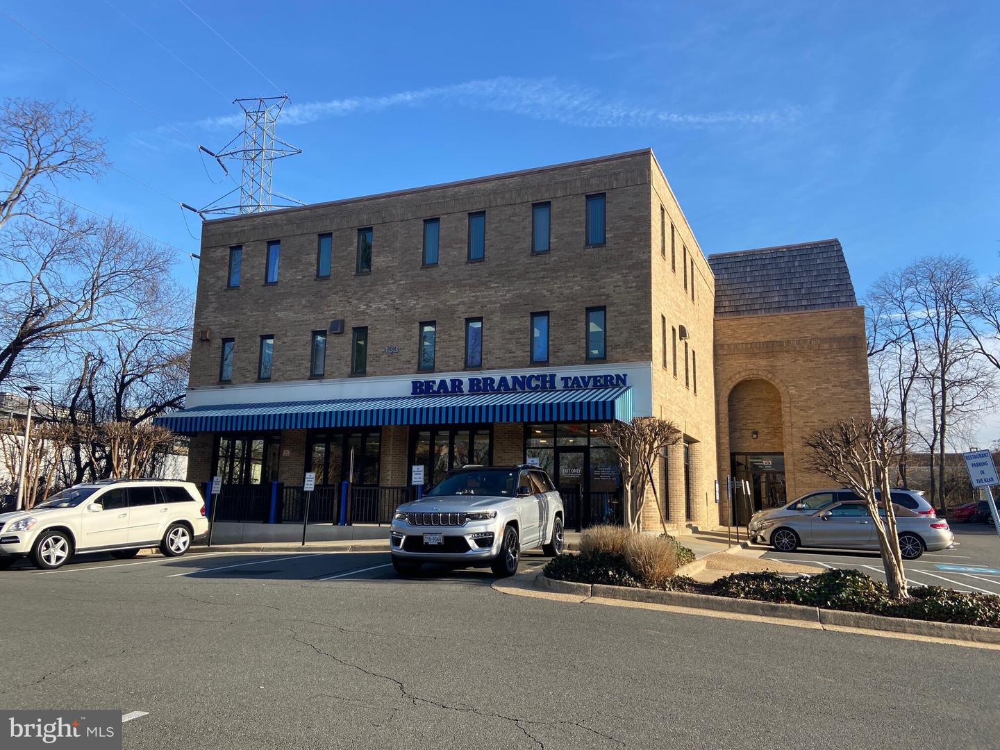 133 Maple Ave E #300 Property Photo 1