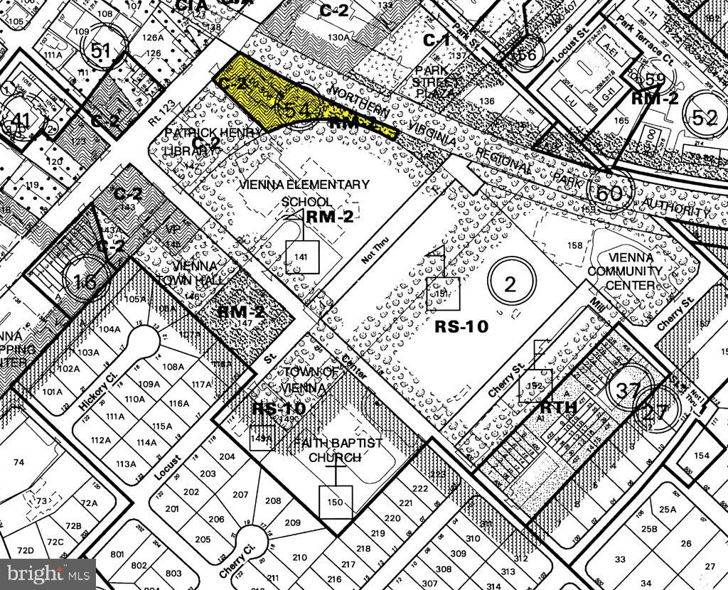 133 Maple Ave E #300 Property Photo 3