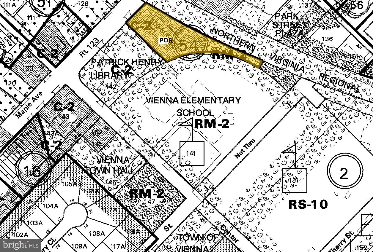 133 Maple Ave E #300 Property Photo 4