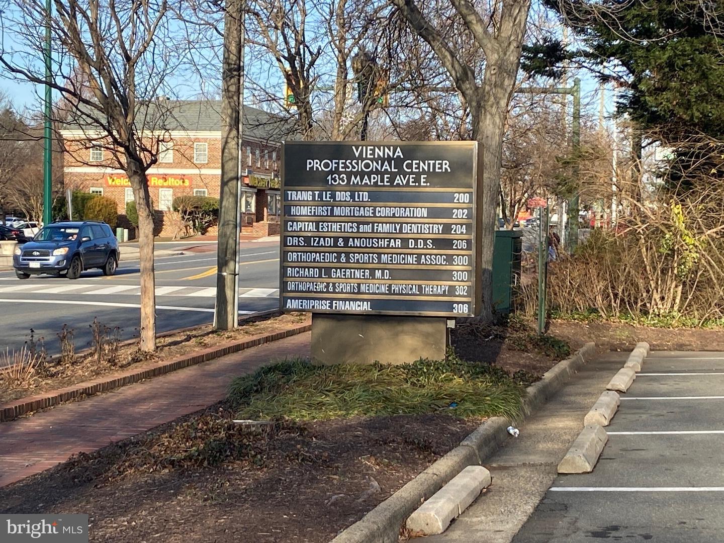 133 Maple Ave E #300 Property Photo 5