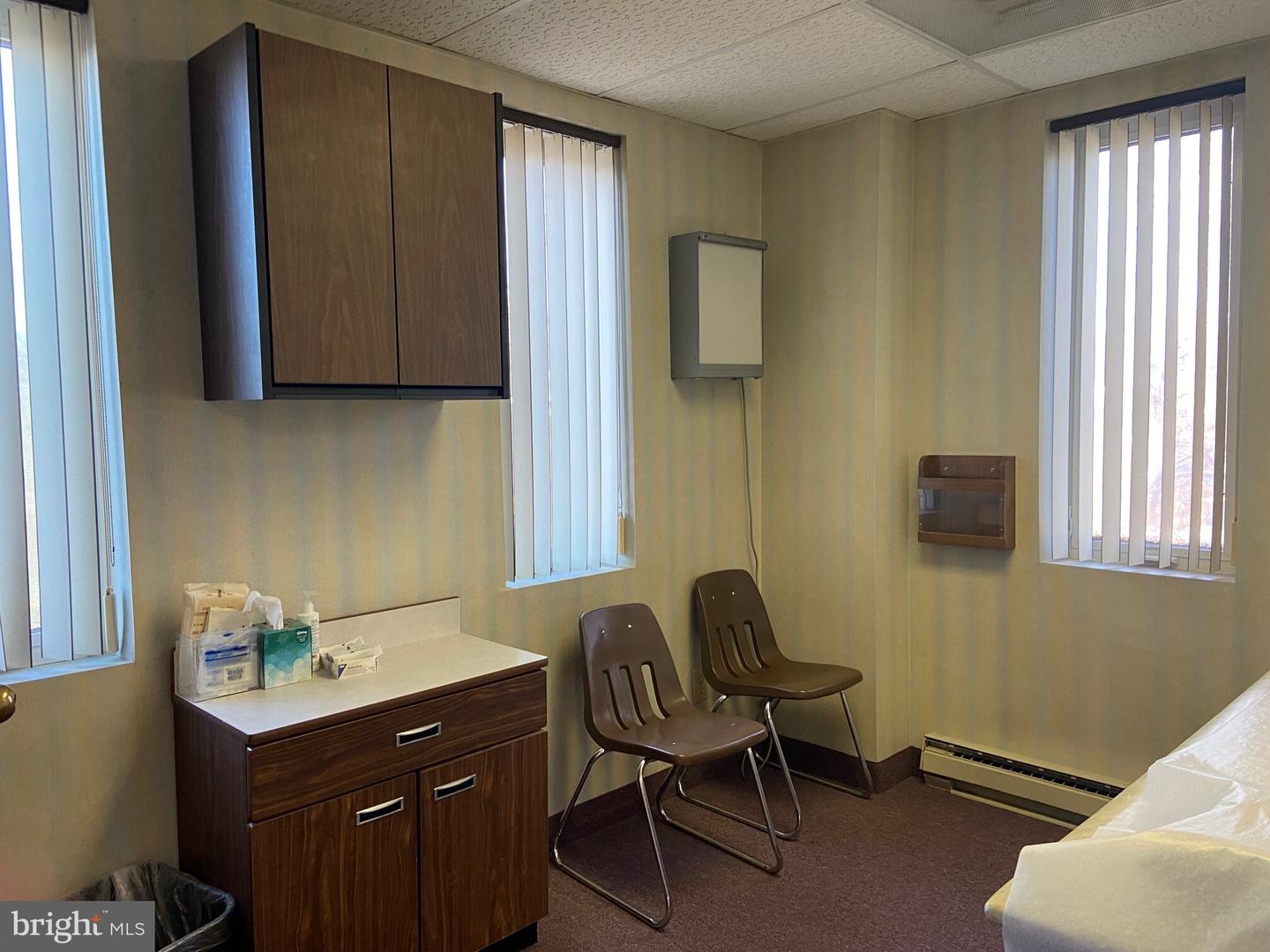 133 Maple Ave E #300 Property Photo 8