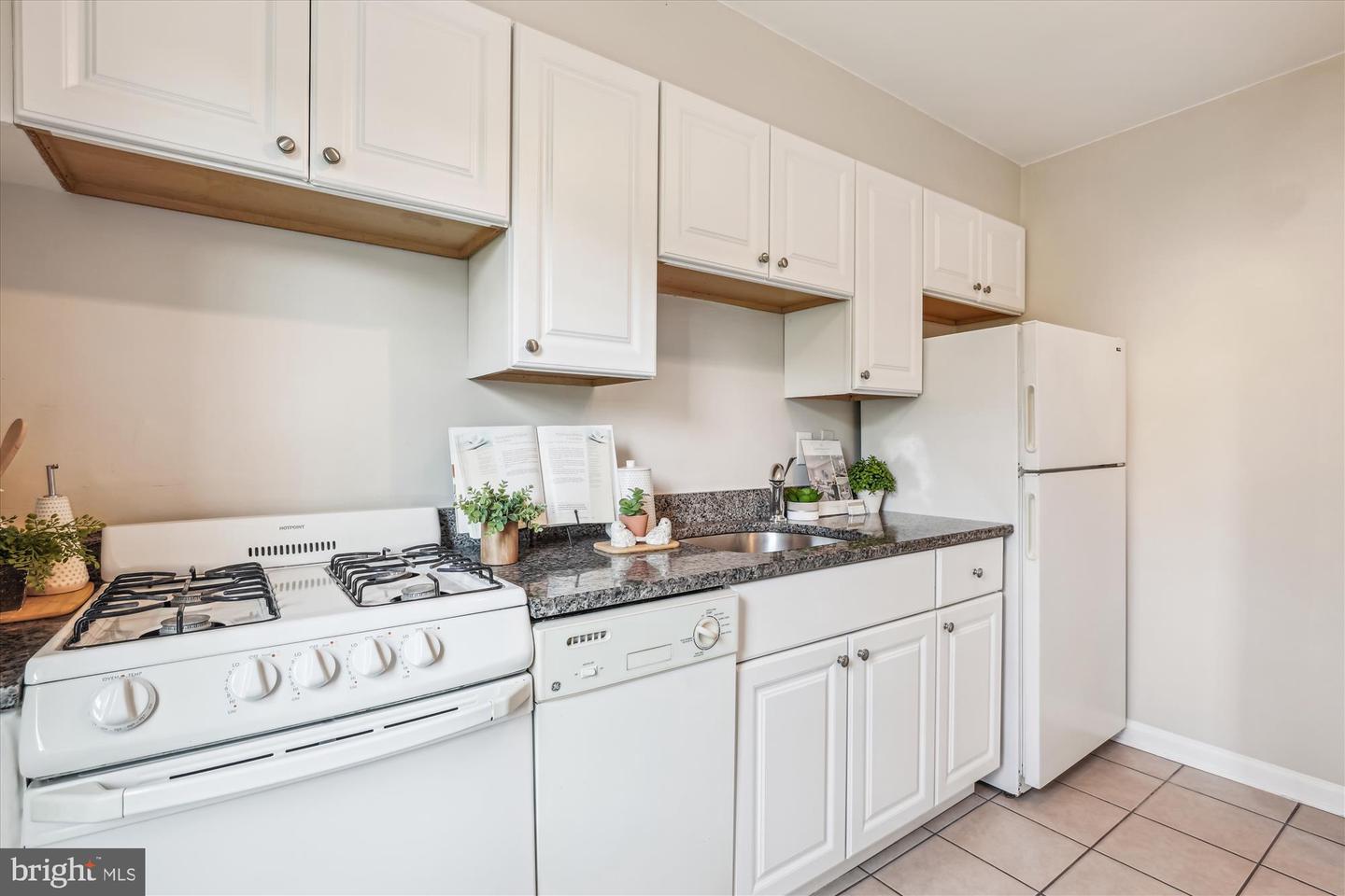 6624 Boulevard Vw #c1 Property Photo 12