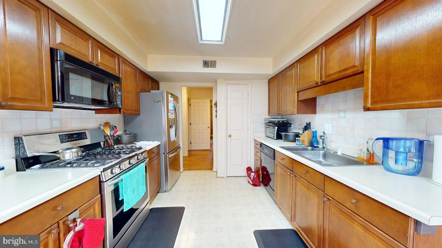 6279 Walkers Croft Way Property Photo 7