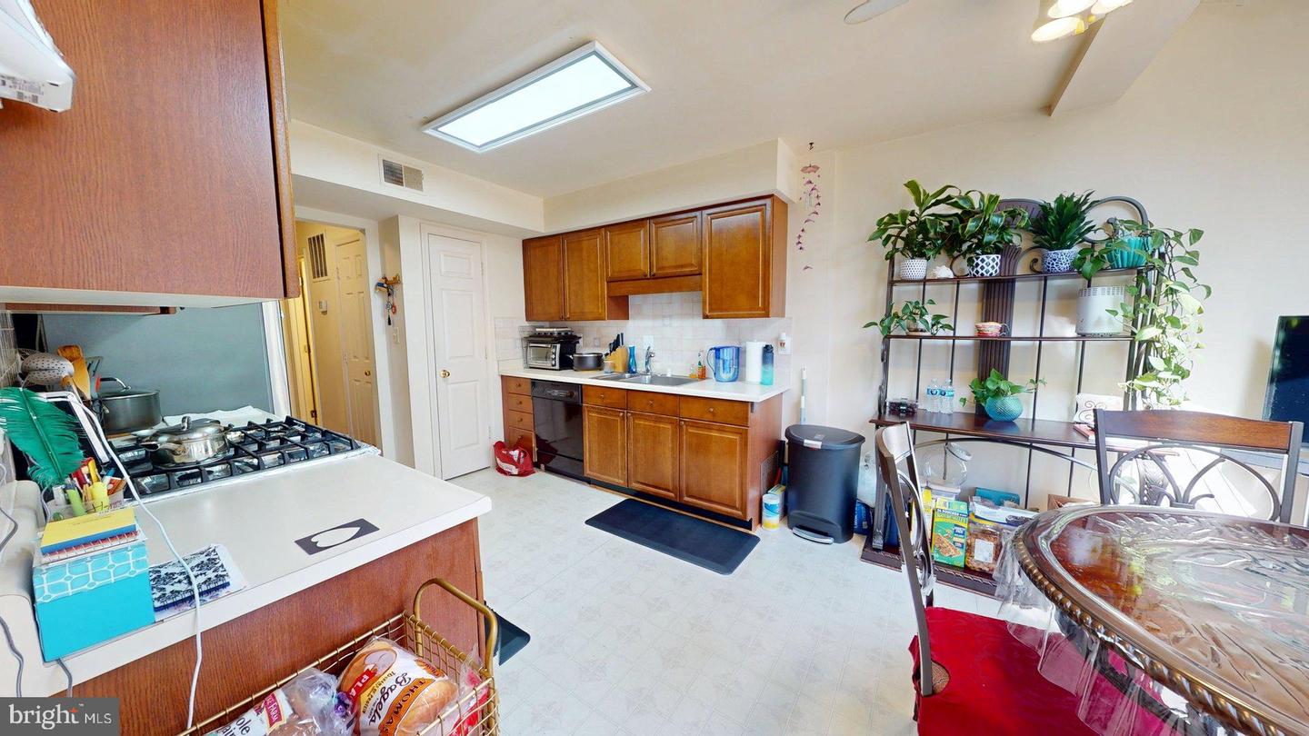 6279 Walkers Croft Way Property Photo 9