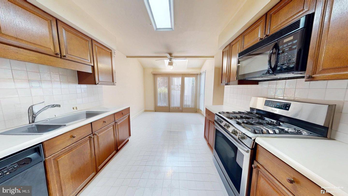 6279 Walkers Croft Way Property Photo 14