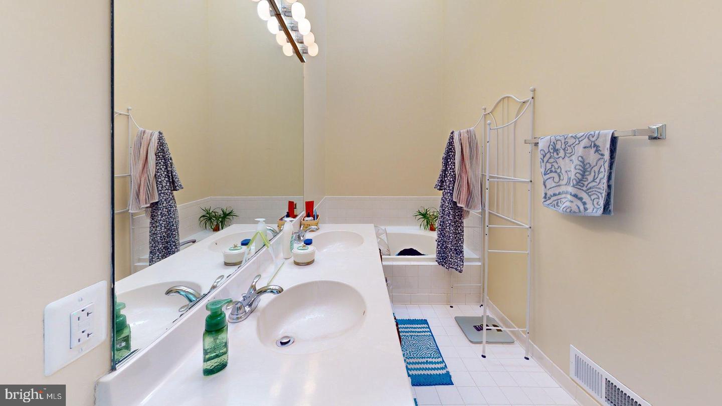 6279 Walkers Croft Way Property Photo 37