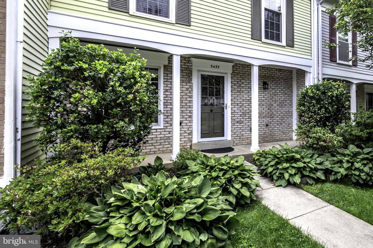 5455 Safe Harbor Ct Property Photo 3