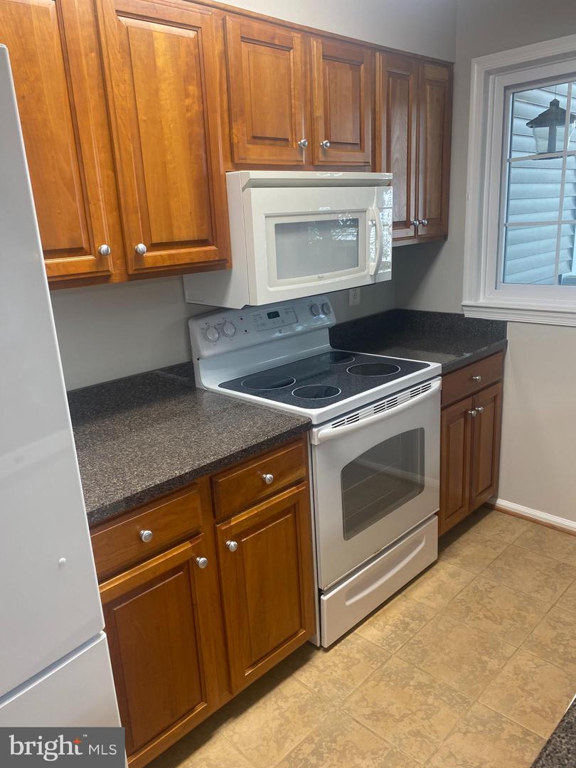 12896 Grays Pointe Rd #12896b Property Photo 5