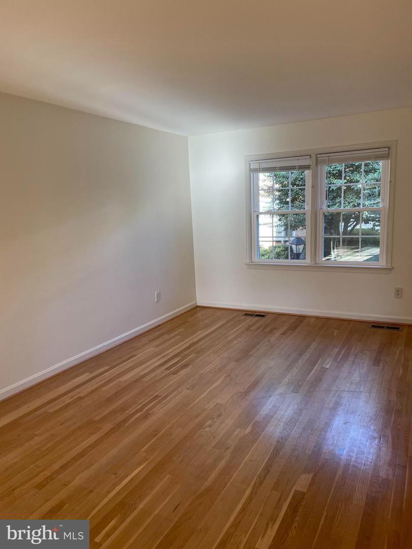 1557 Bruton Ct Property Photo 2