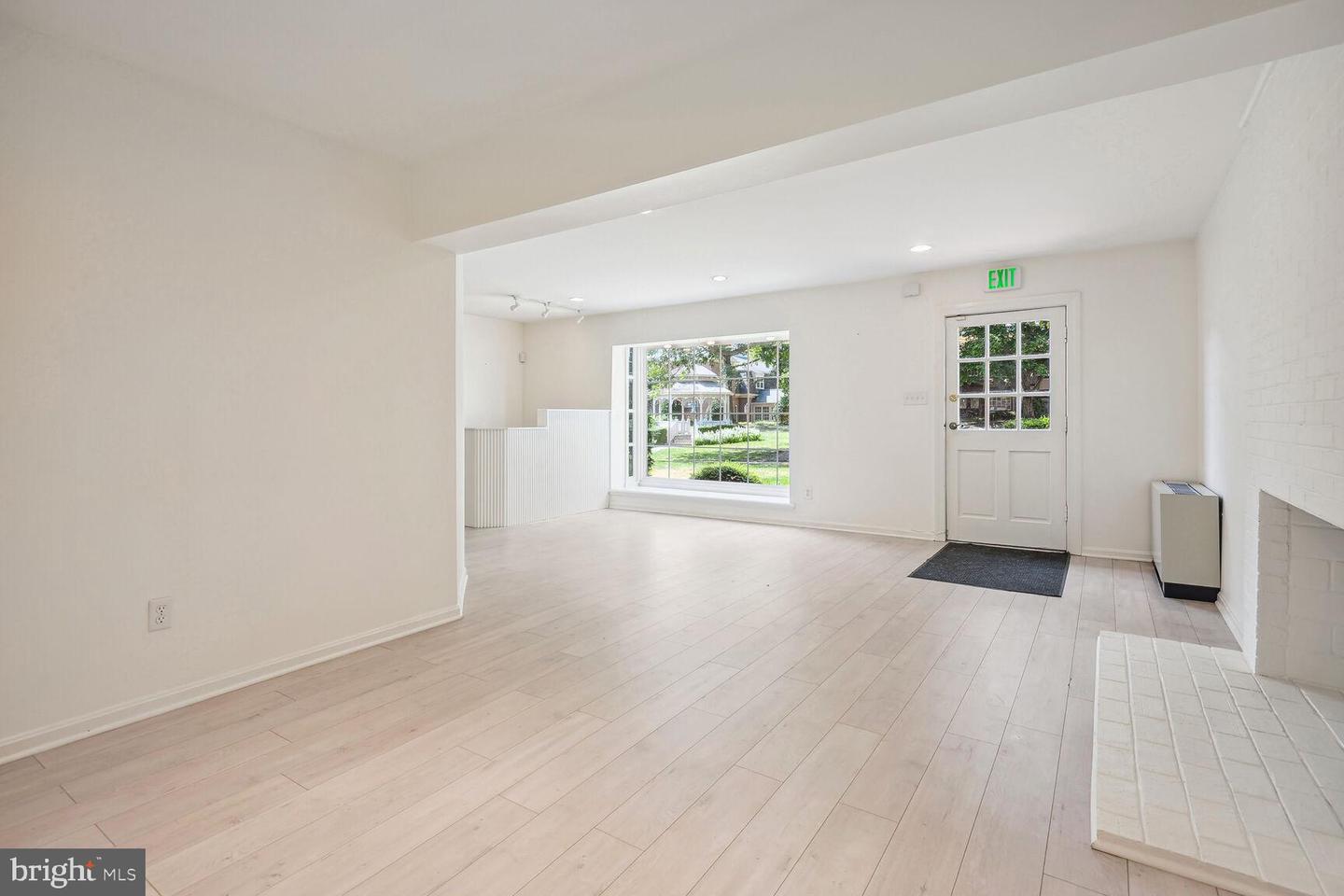 752 Walker Rd #c Property Photo 3