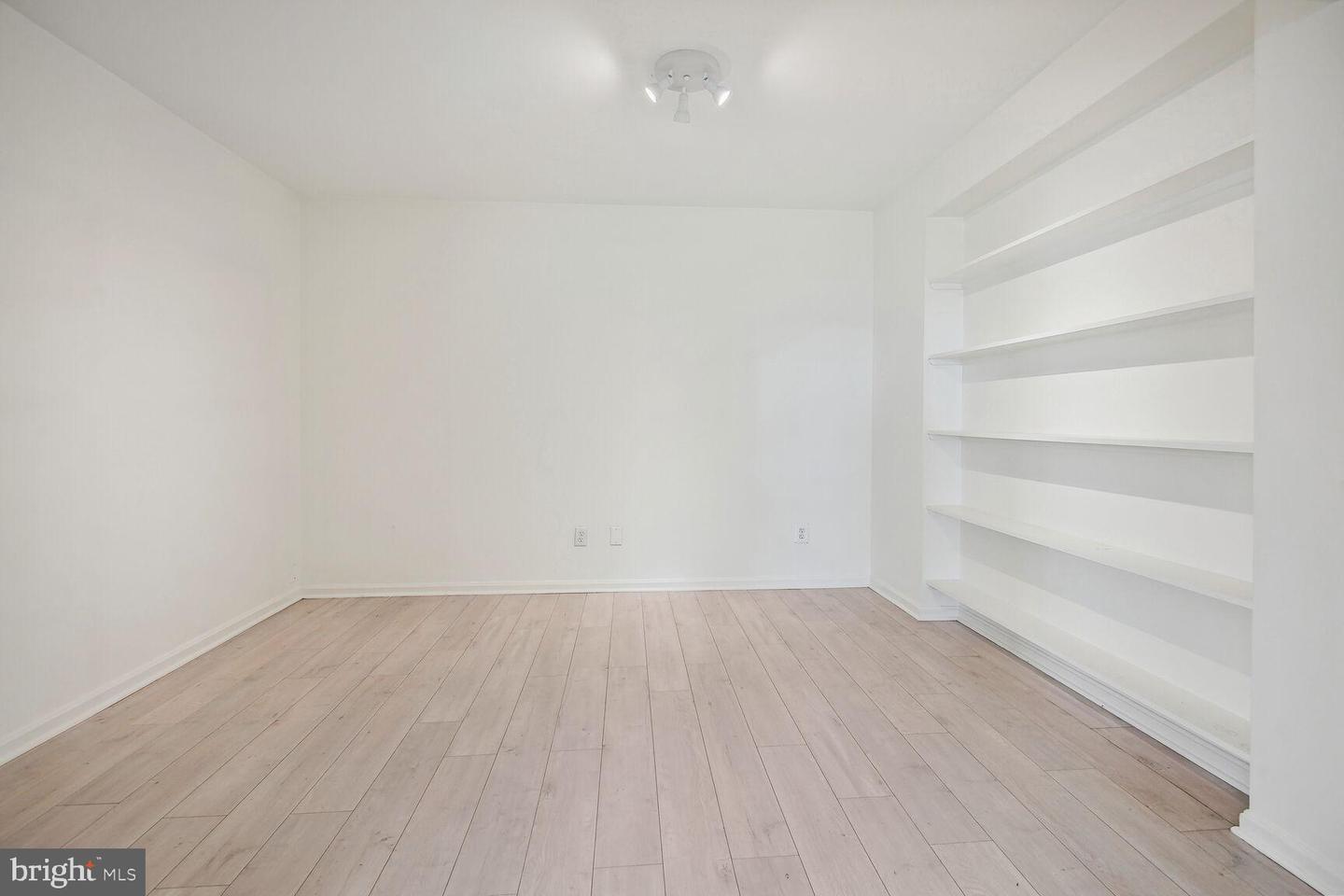 752 Walker Rd #c Property Photo 9