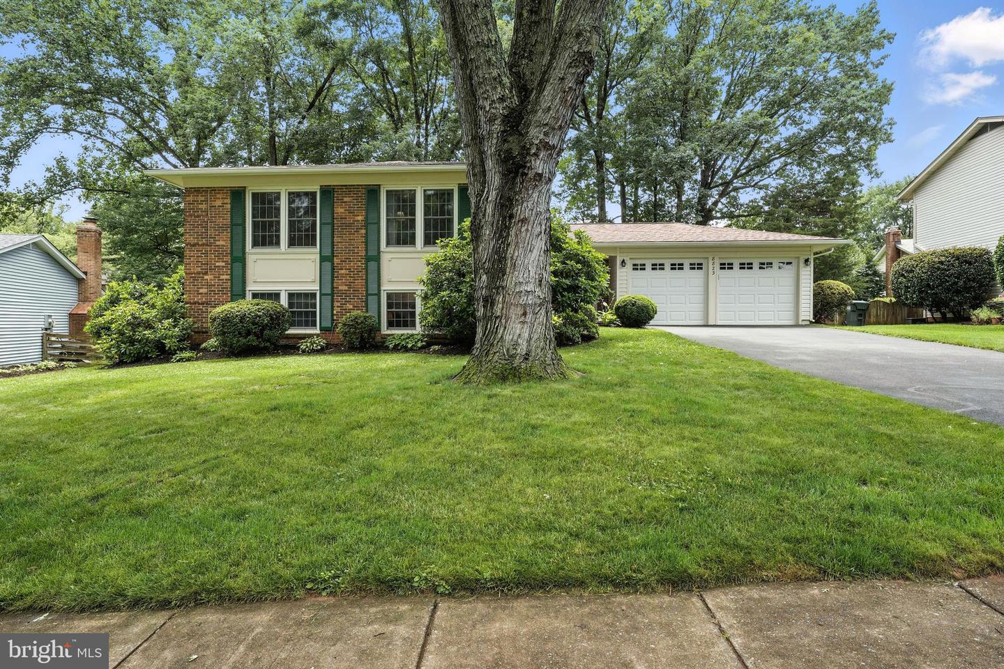 8823 NEWPORT CT Property Photo 1