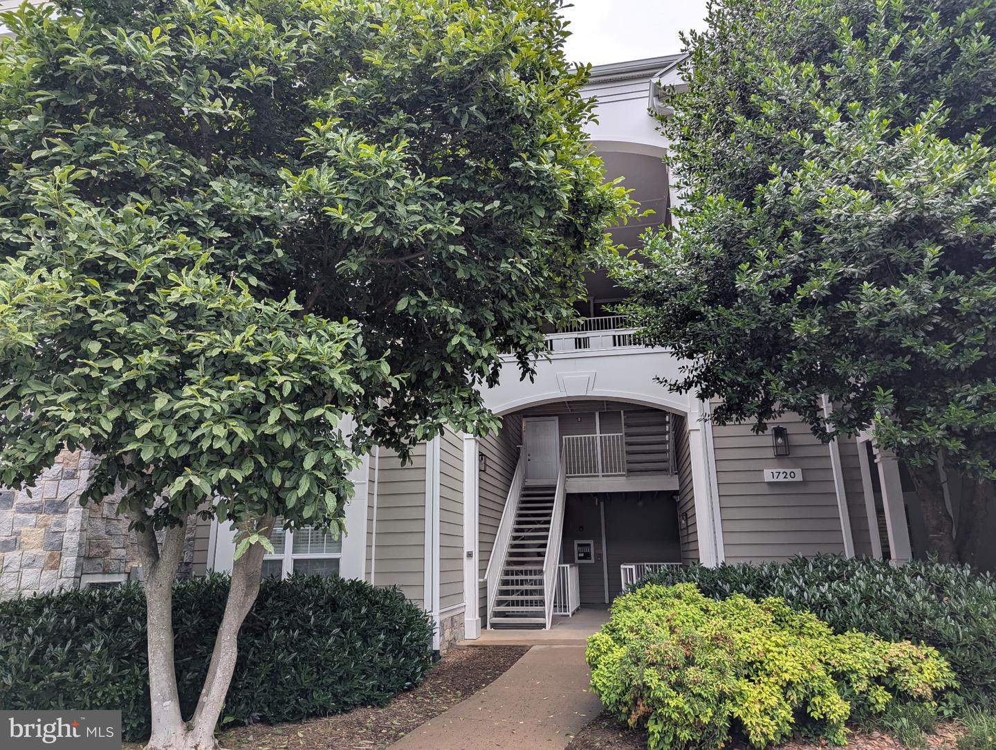 1720 LAKE SHORE CREST DR #34 Property Photo 1