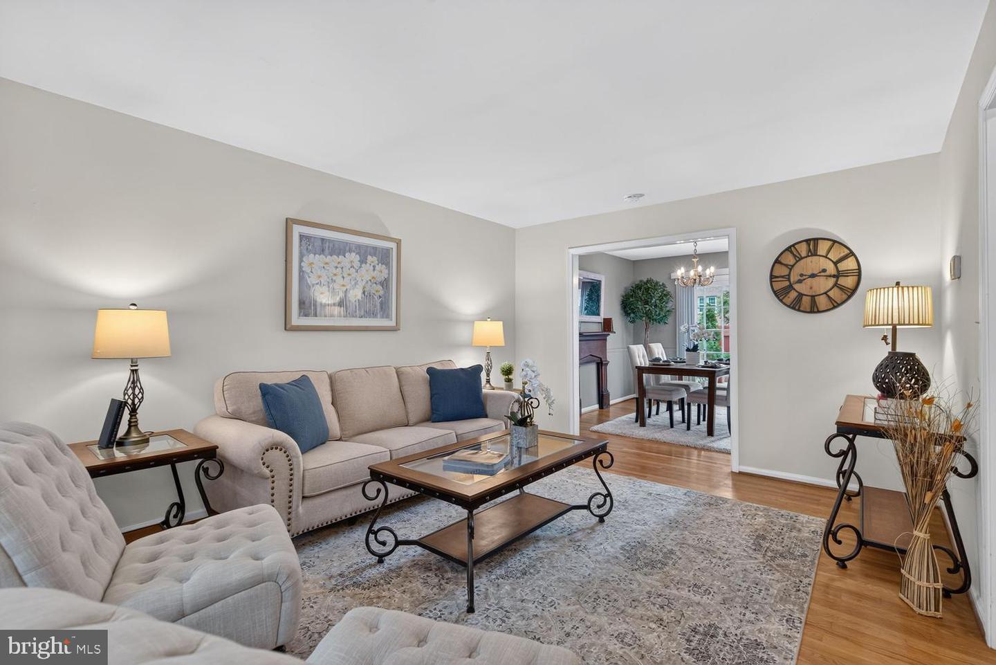 5922 Queenston St Property Photo 10