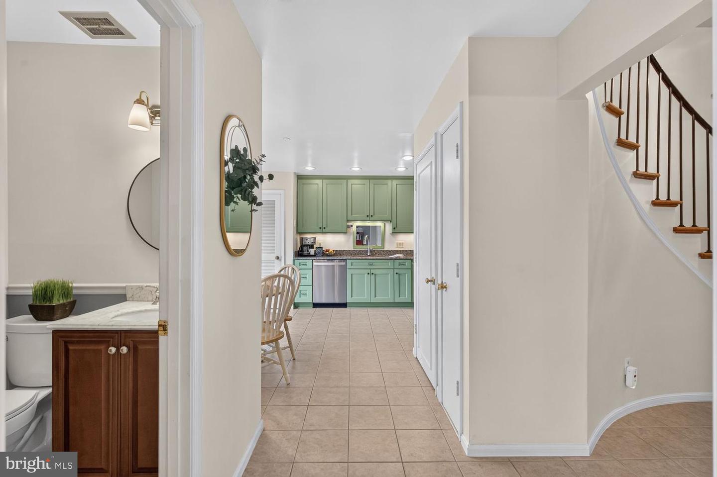 5922 Queenston St Property Photo 17
