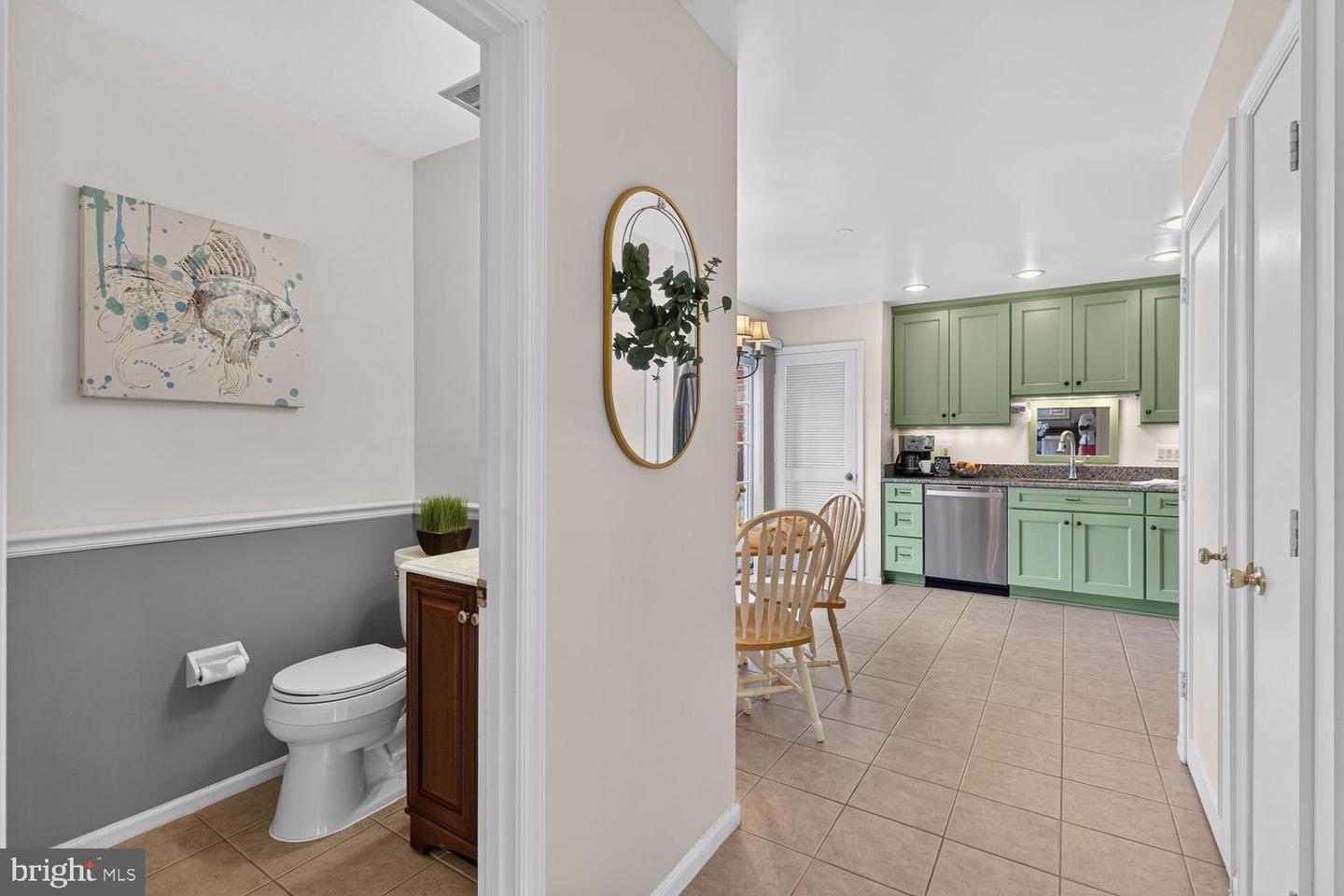 5922 Queenston St Property Photo 18