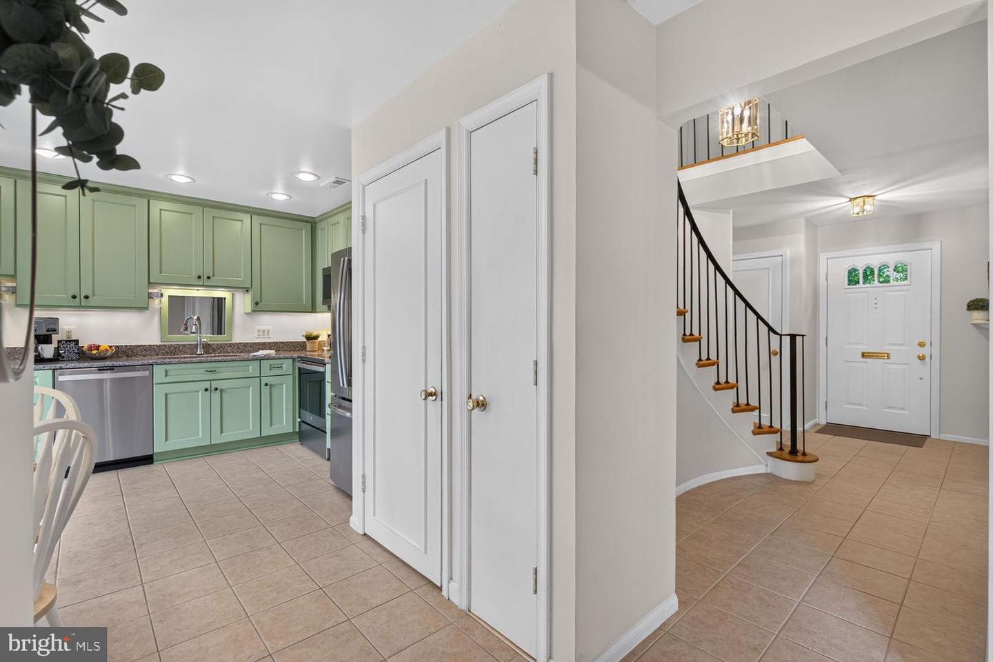 5922 Queenston St Property Photo 19