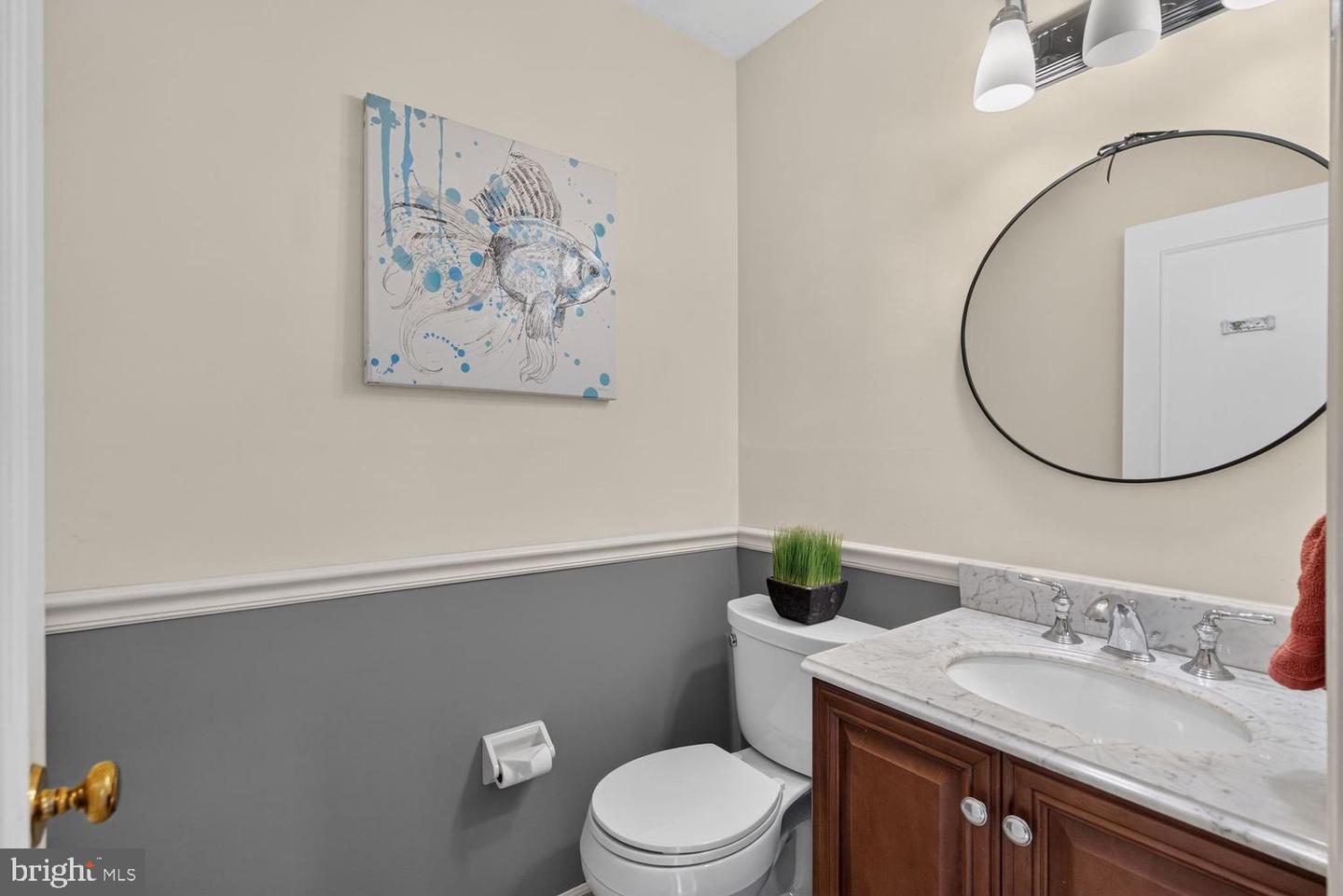 5922 Queenston St Property Photo 33