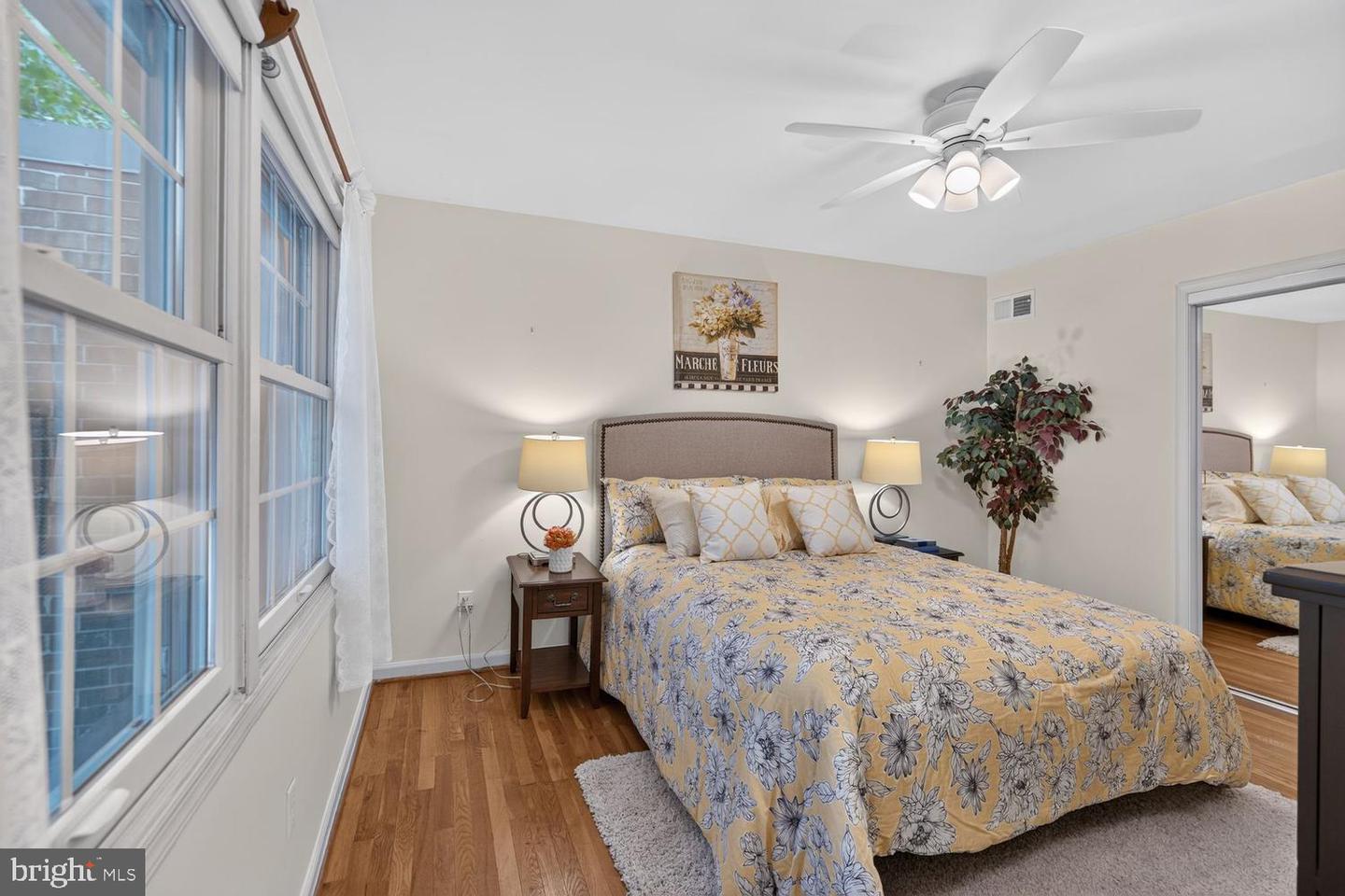 5922 Queenston St Property Photo 37