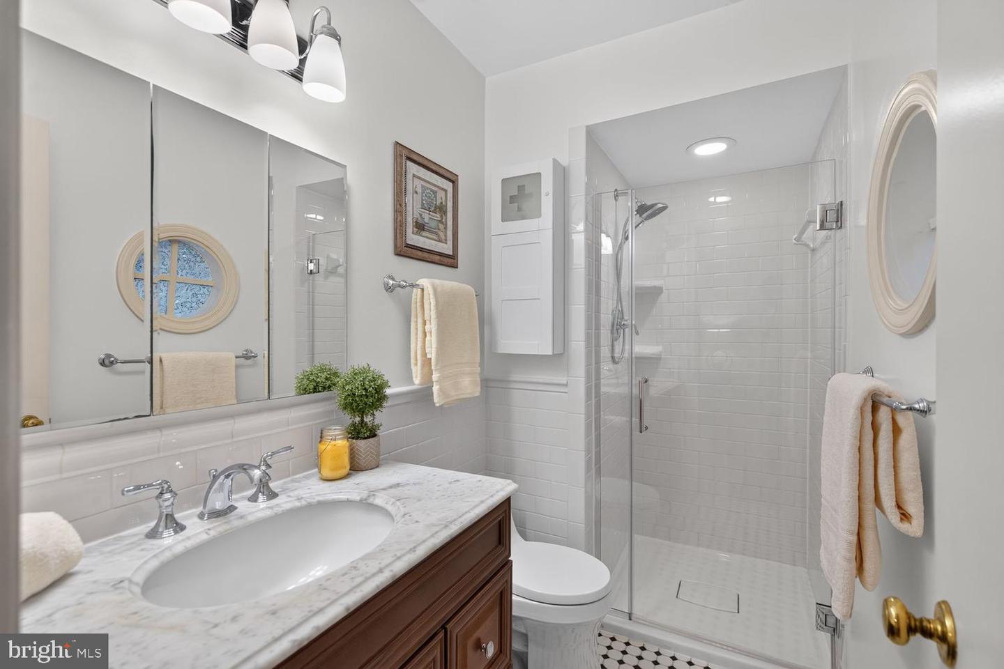 5922 Queenston St Property Photo 39