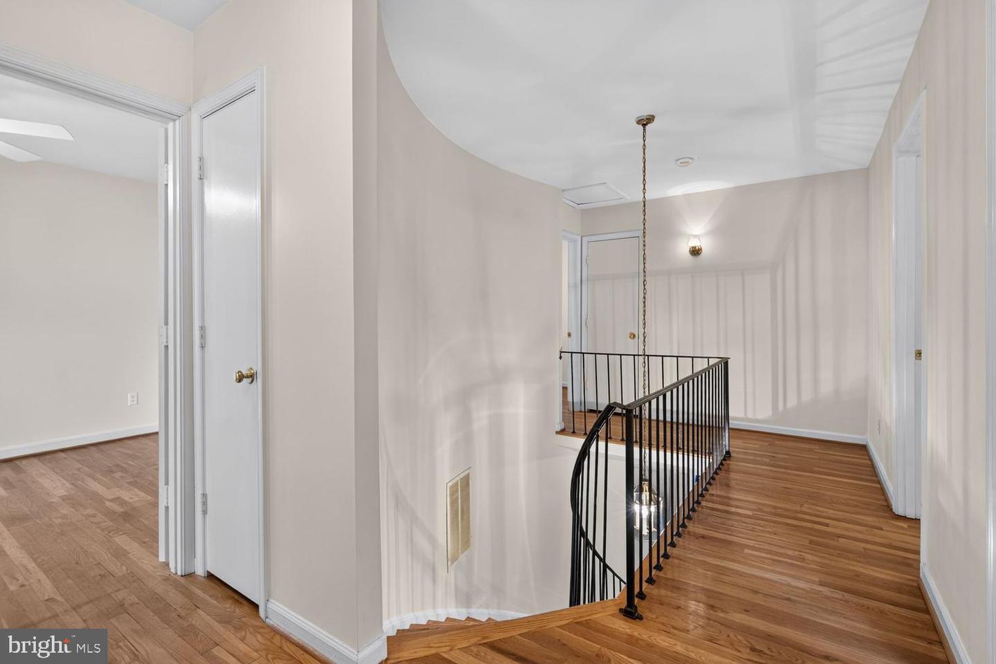 5922 Queenston St Property Photo 40