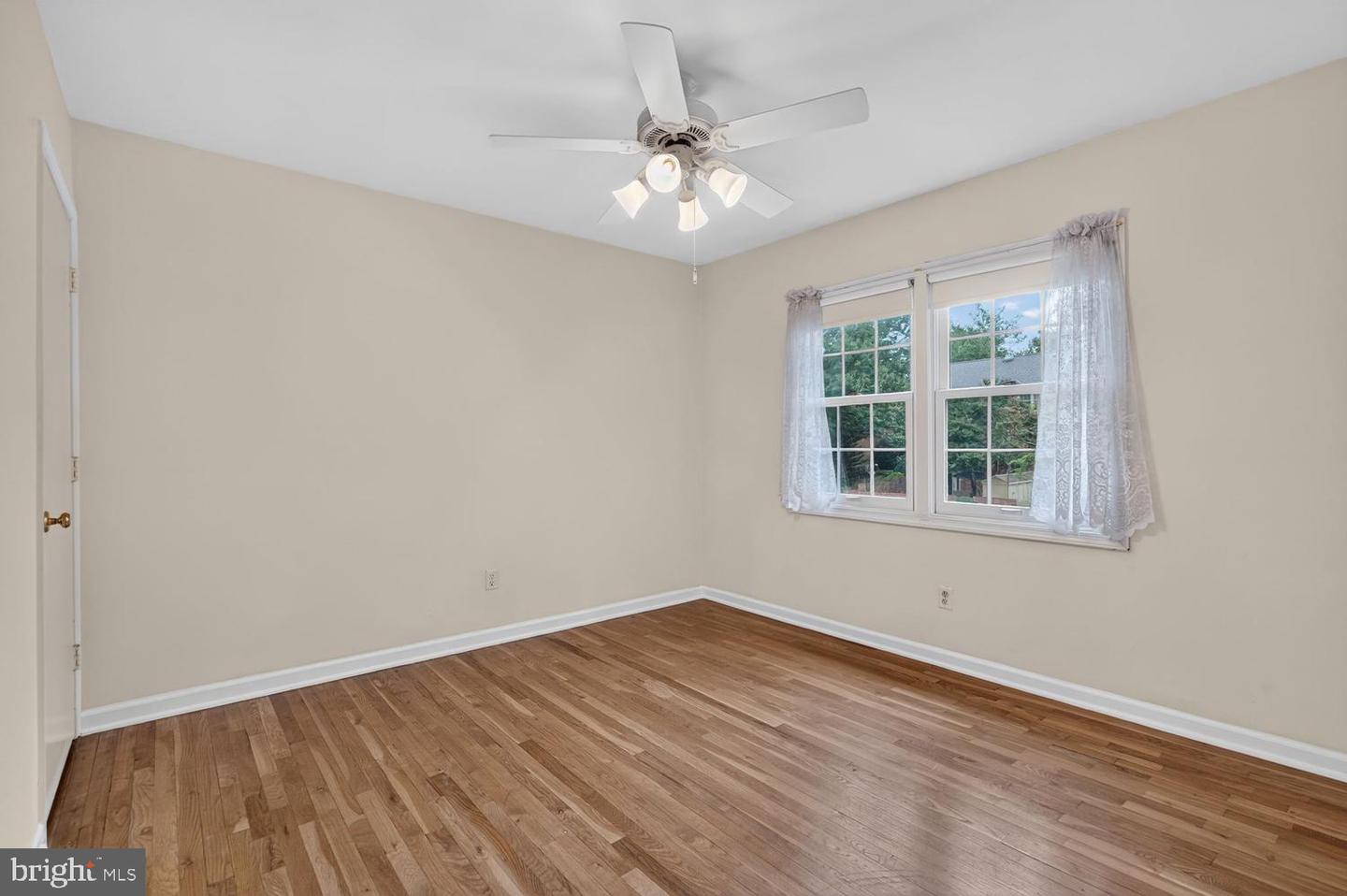 5922 Queenston St Property Photo 41