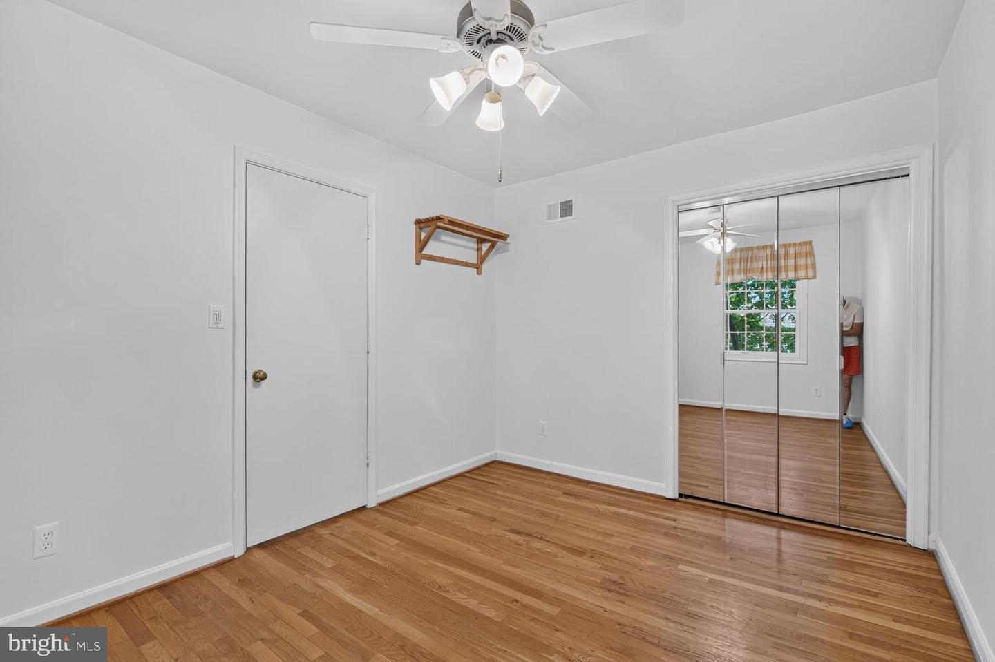 5922 Queenston St Property Photo 42