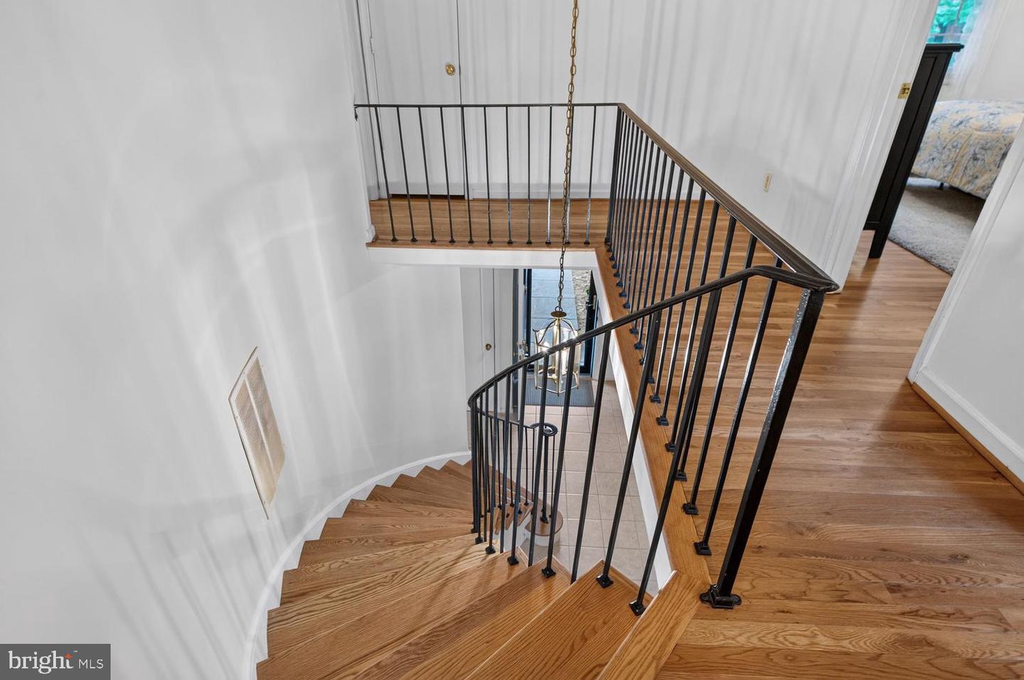 5922 Queenston St Property Photo 45