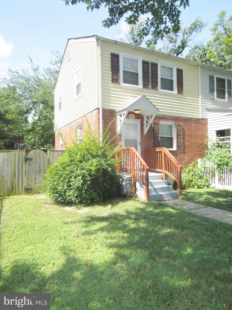 2227 Arlington Ter Property Photo 1