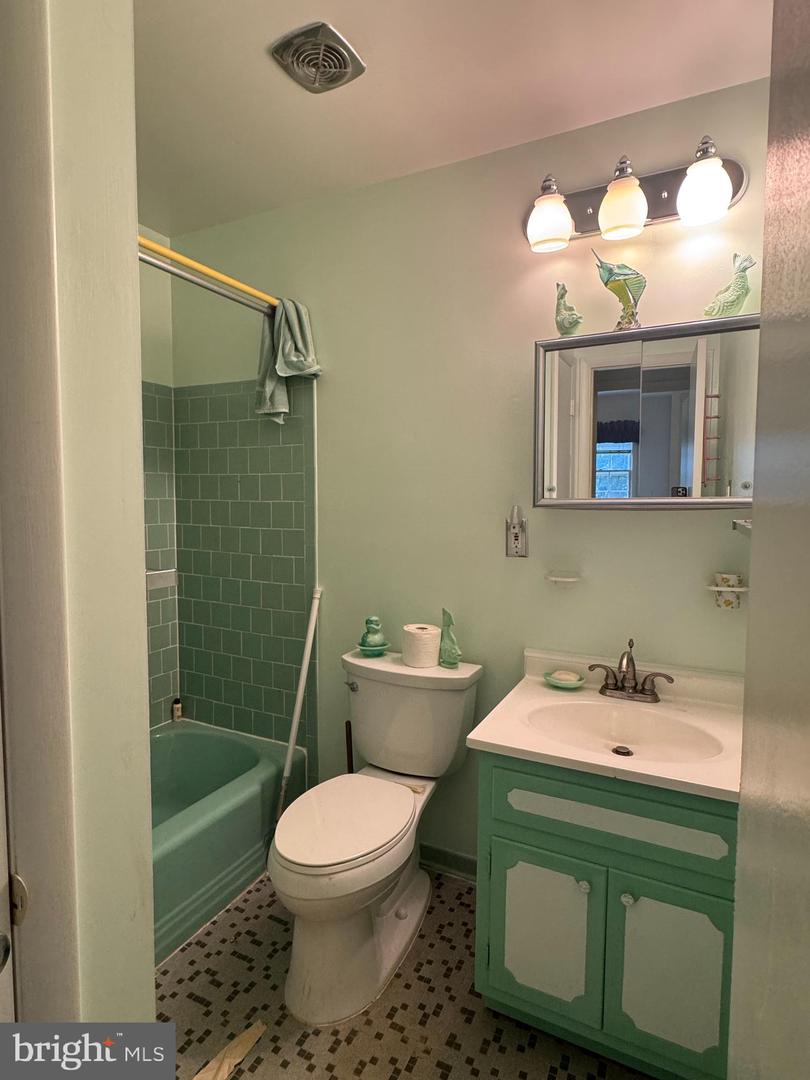 3426 Ramsgate Ter Property Photo 6