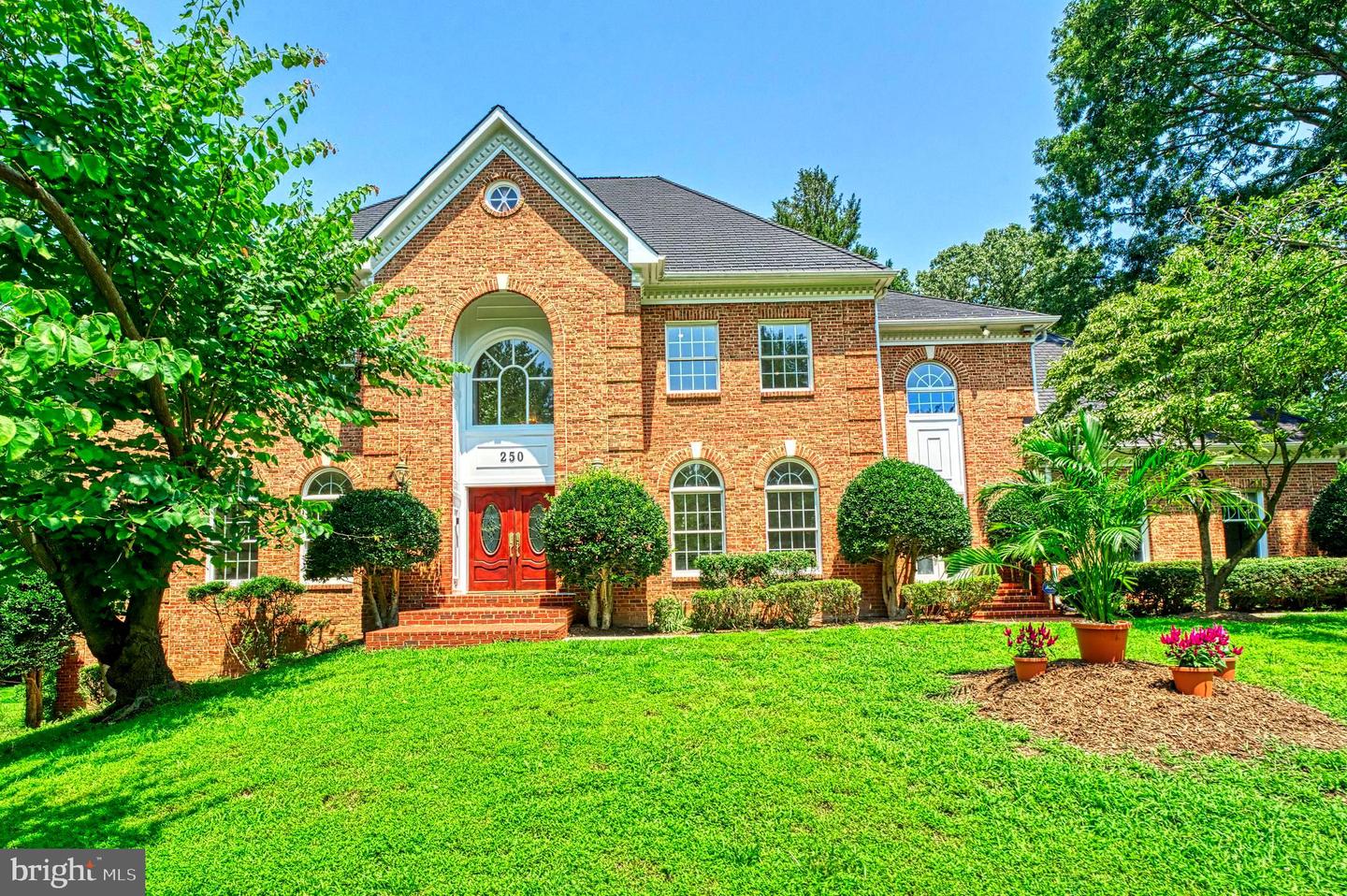 250 Golden Woods Ct Property Photo 3