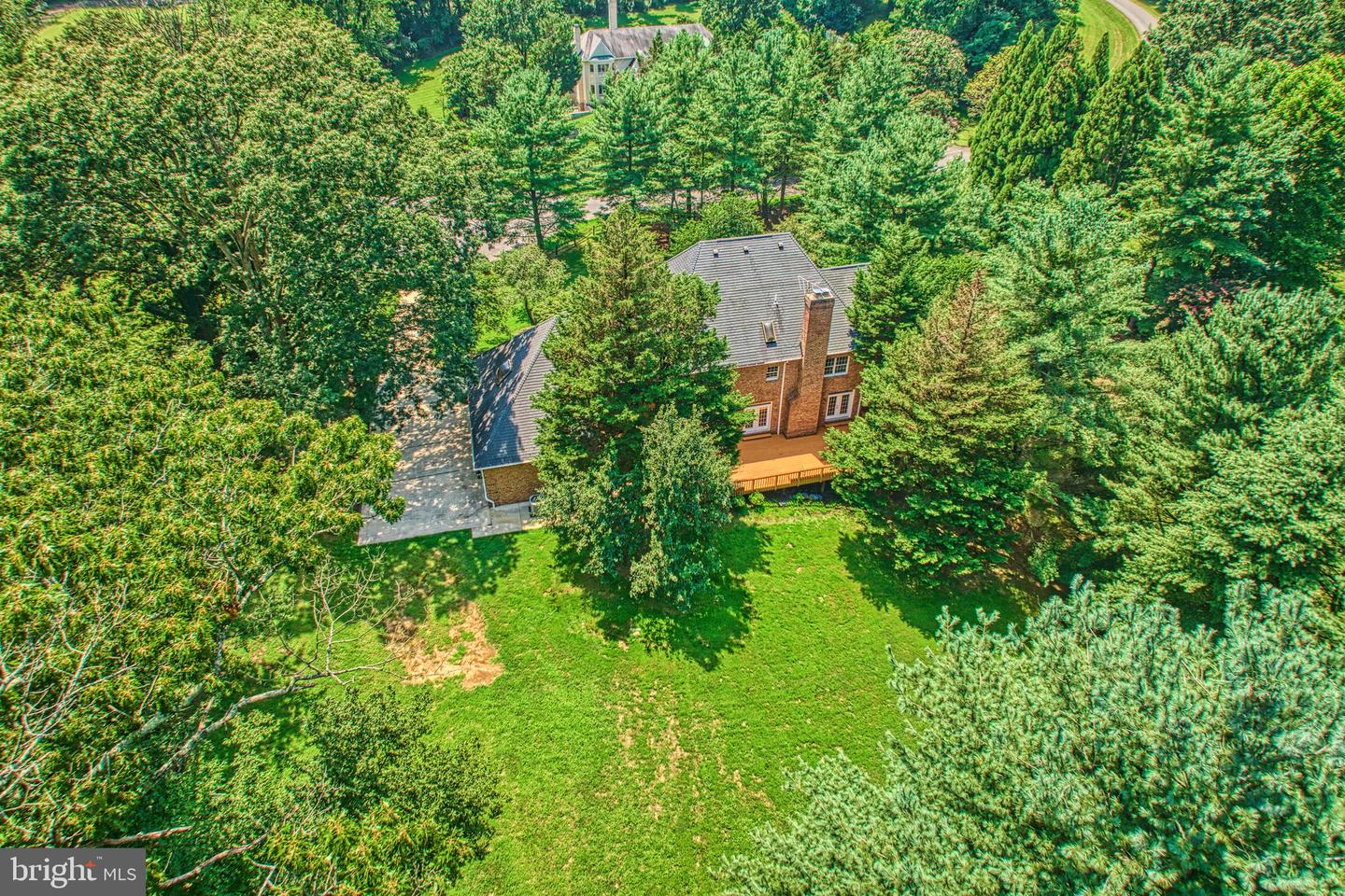 250 Golden Woods Ct Property Photo 4