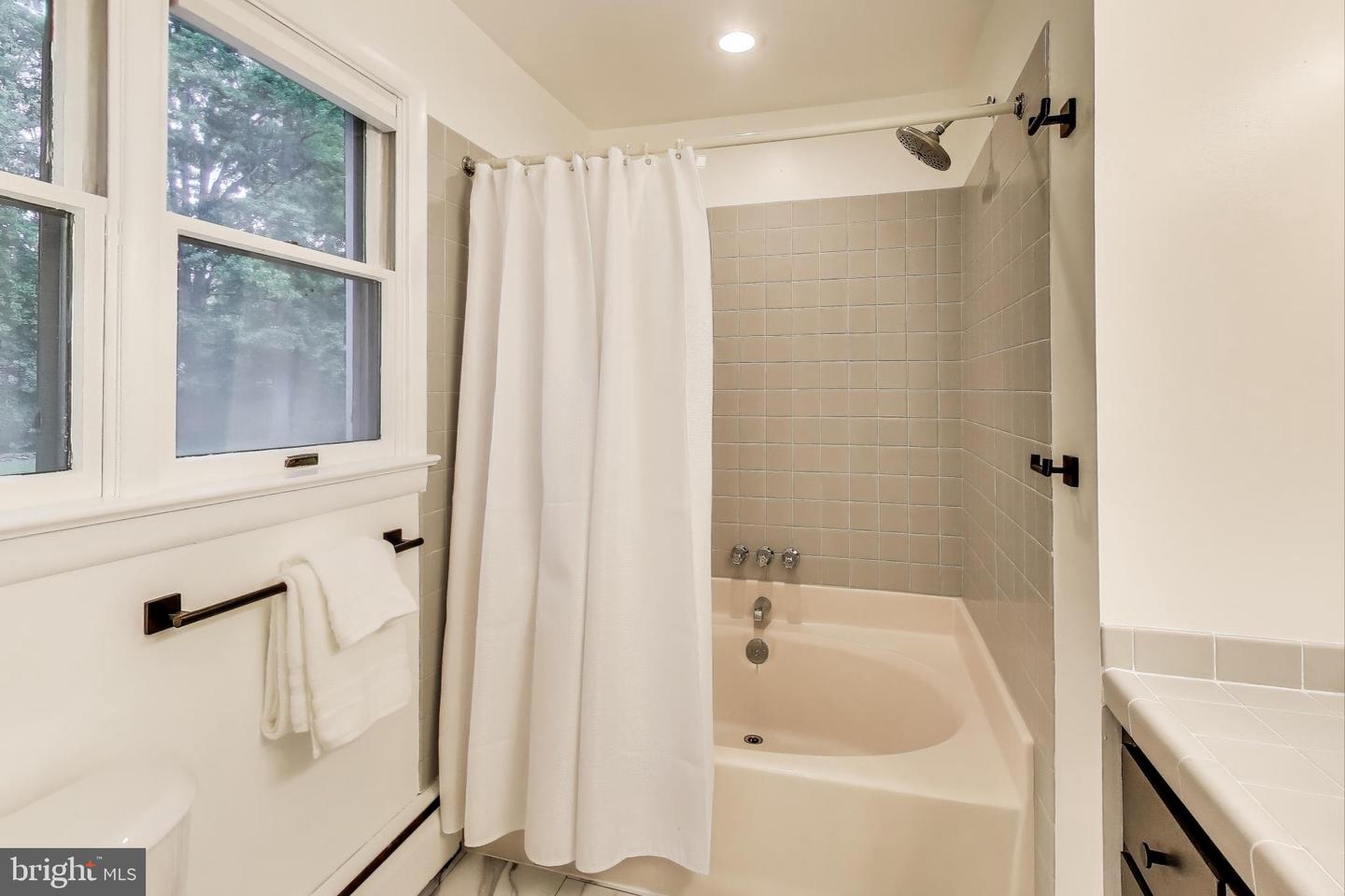 4422 Neptune Dr Property Photo 15
