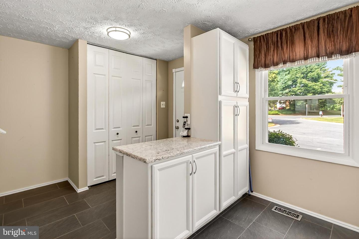 8353 Bark Tree Ct Property Photo 5