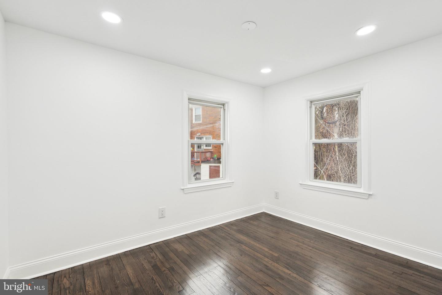 2215 Farrington Ave Property Photo 19