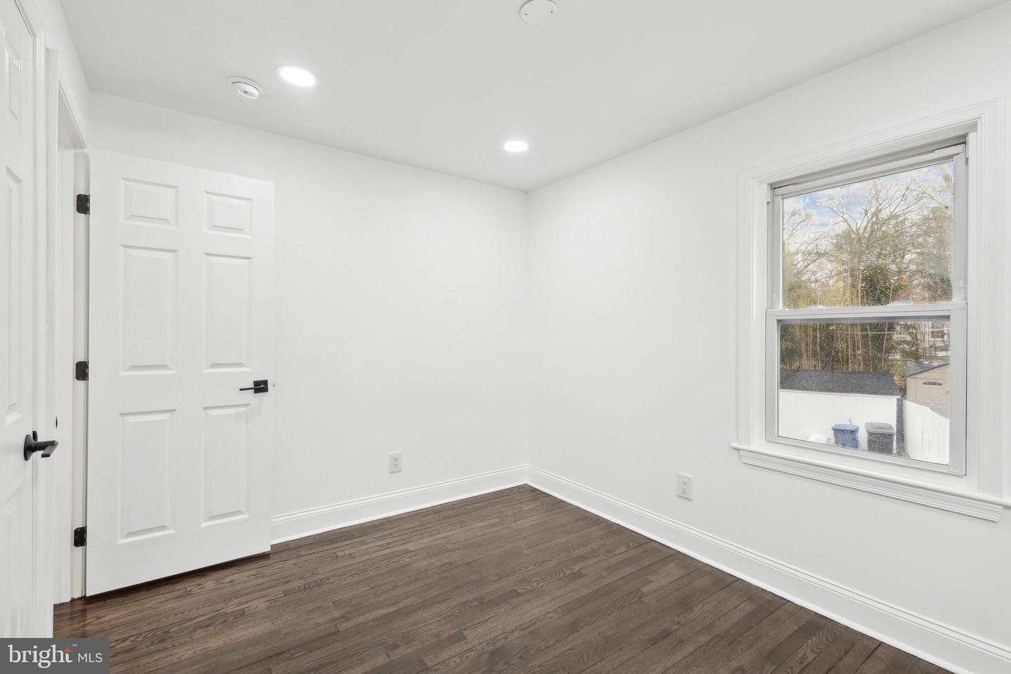 2215 Farrington Ave Property Photo 22