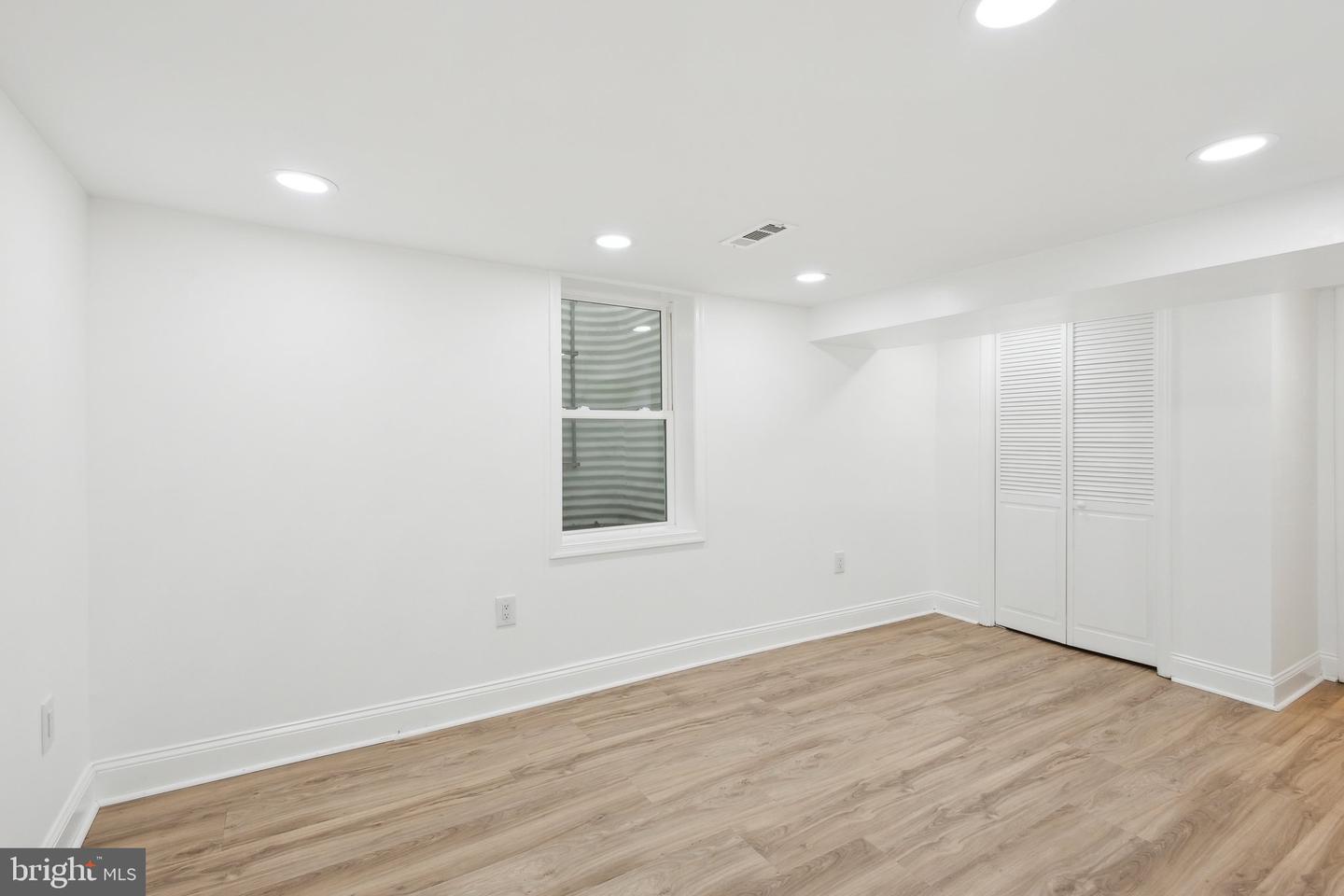 2215 Farrington Ave Property Photo 25