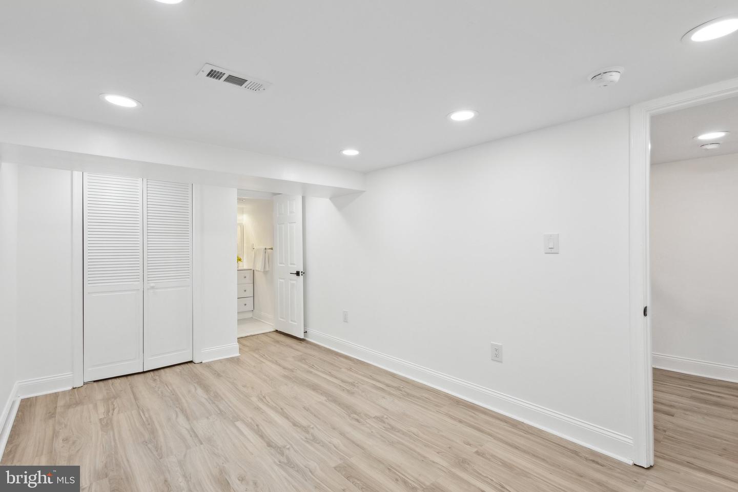 2215 Farrington Ave Property Photo 27