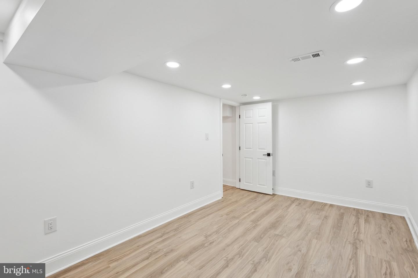 2215 Farrington Ave Property Photo 28
