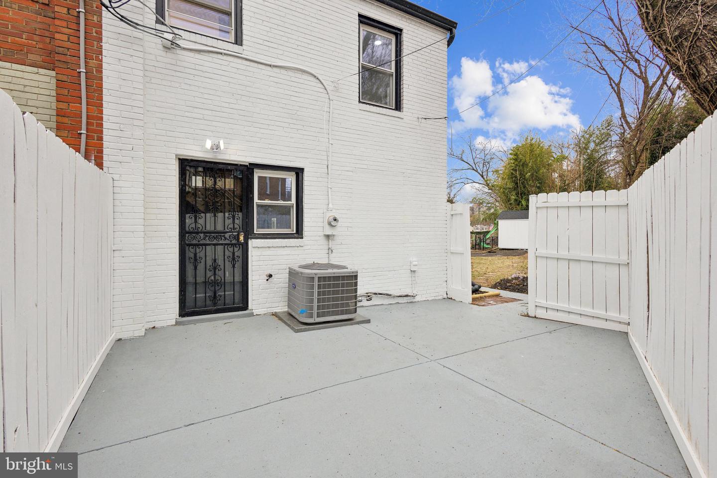 2215 Farrington Ave Property Photo 32