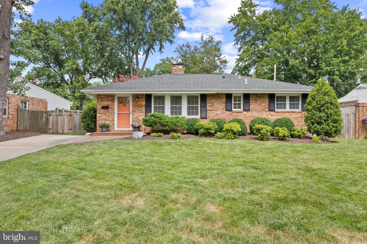 7935 WELLINGTON RD Property Photo 1
