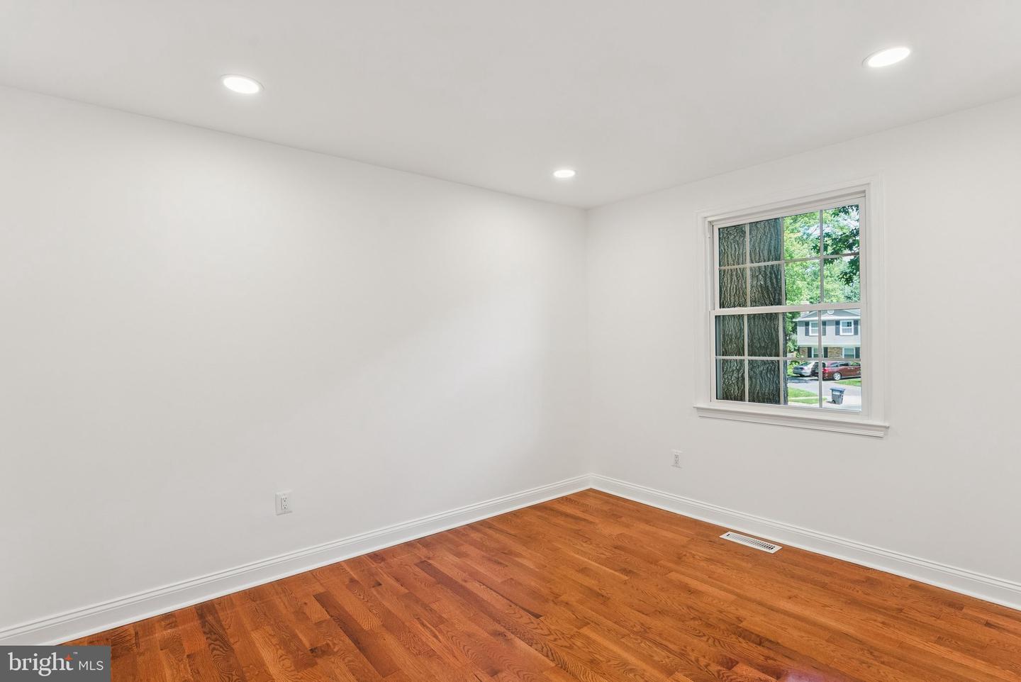 10449 Calumet Grove Dr Property Photo 16