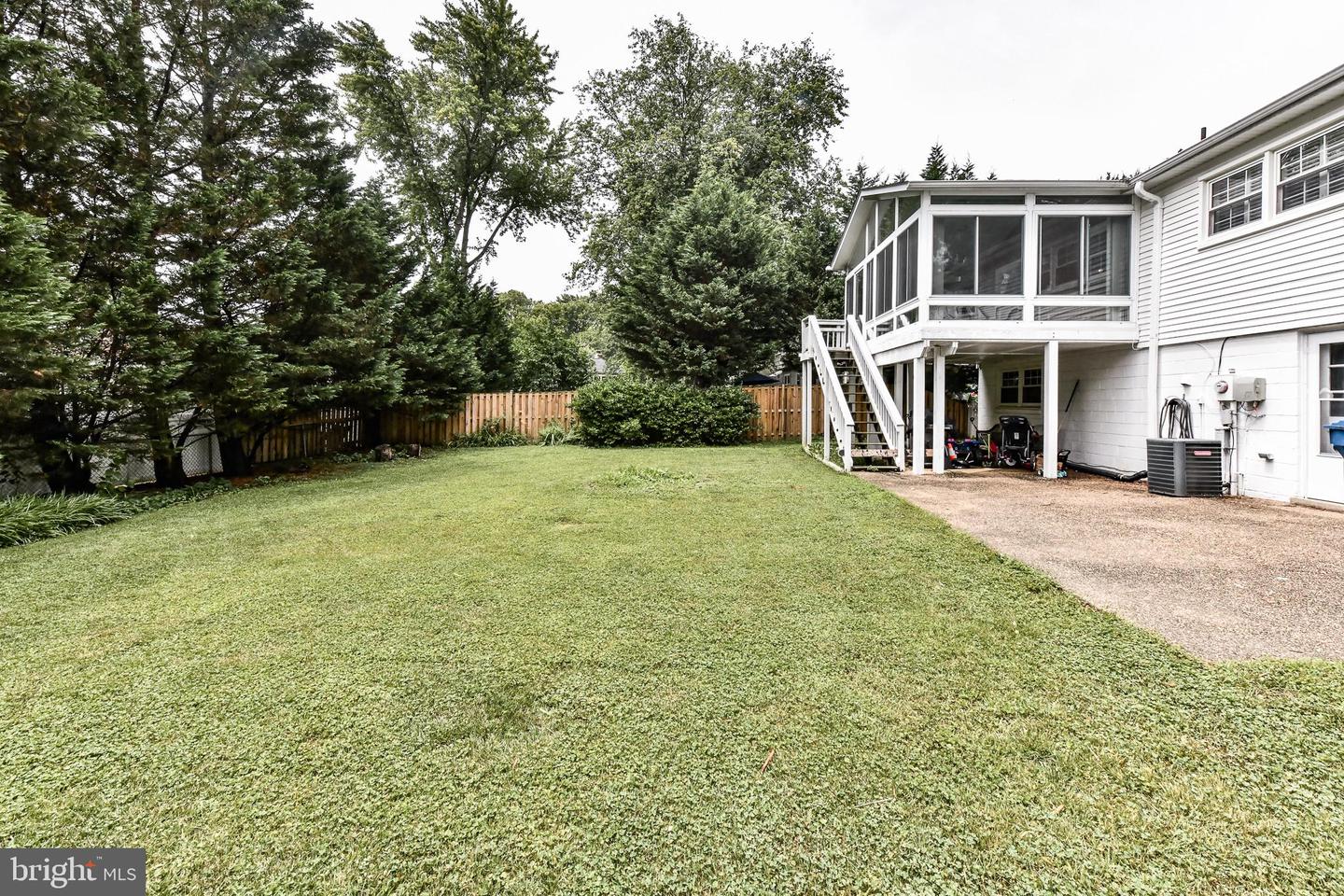 7807 Suffolk Ct Property Photo 28