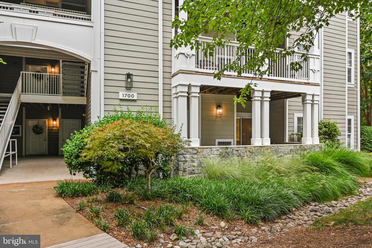 1700 LAKE SHORE CREST DR #16 Property Photo 1