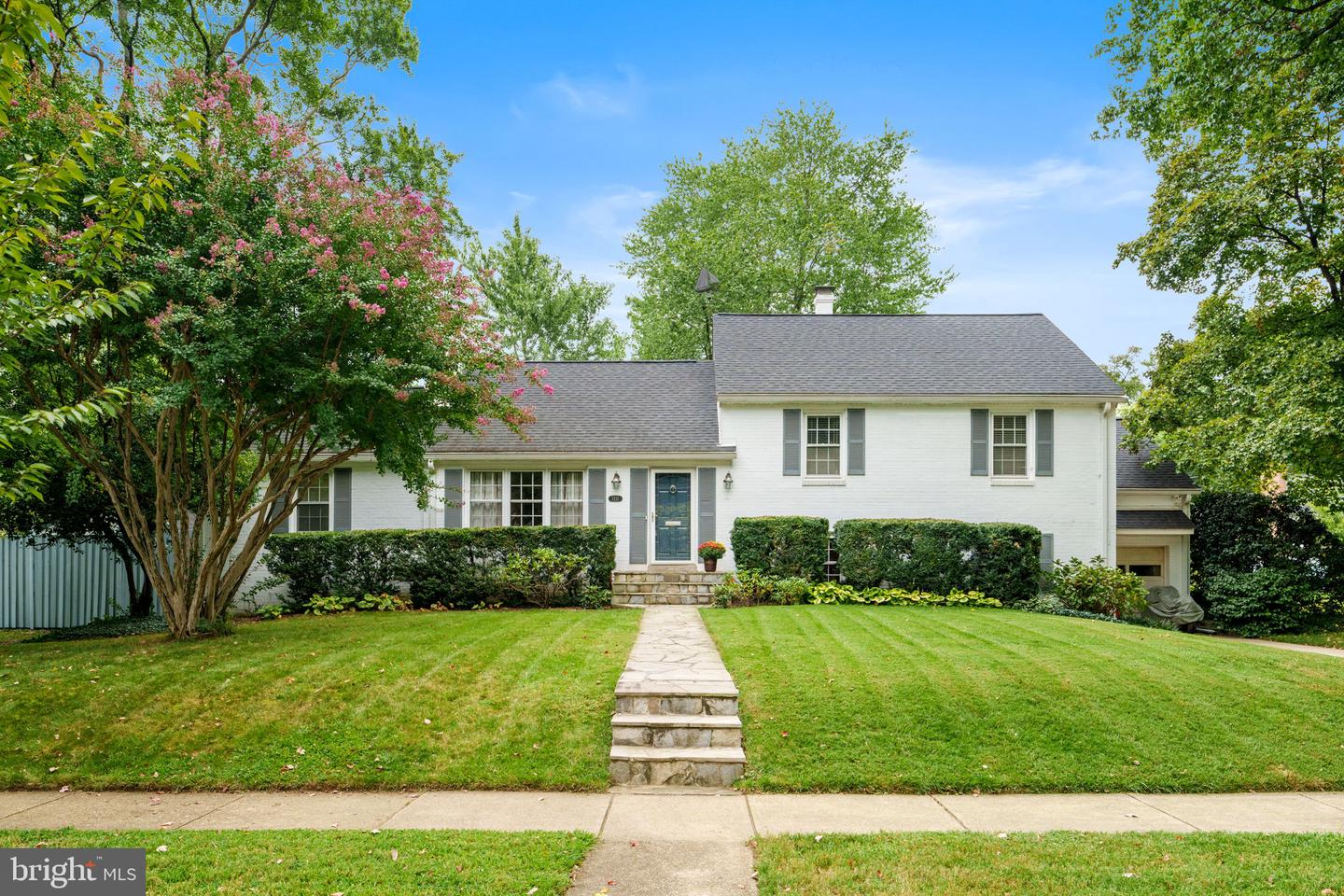 1211 Wake Forest Dr Property Photo 1