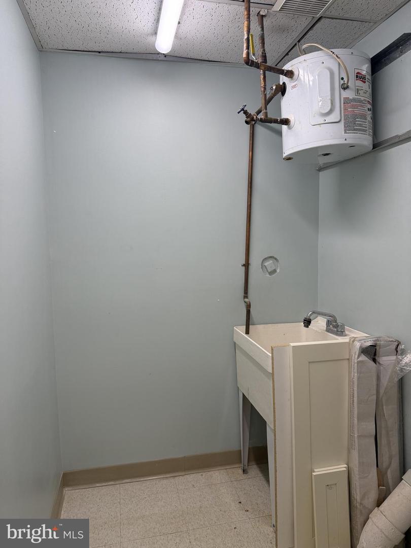 7006 Little River Tpke #3b Property Photo 18