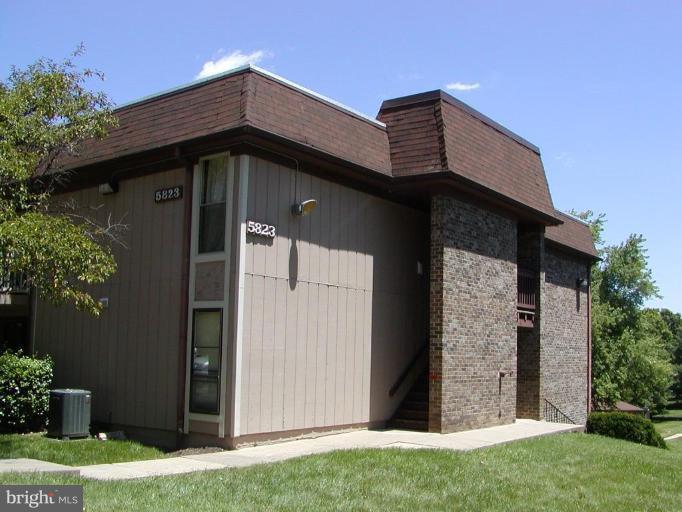 5823 ROYAL RIDGE DR #S Property Photo 1